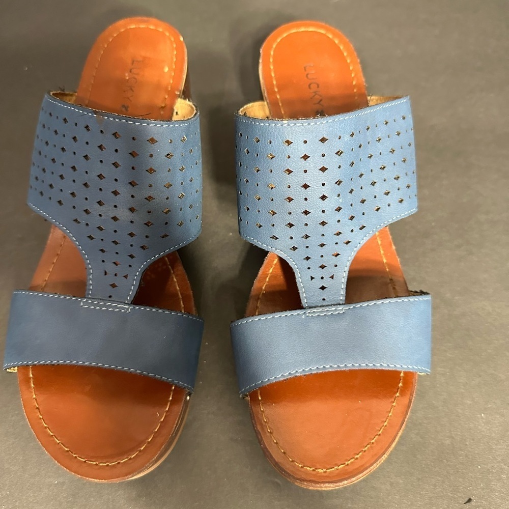 Lucky Brand Blue Women's Sandals size 7 pre owned good condittion.